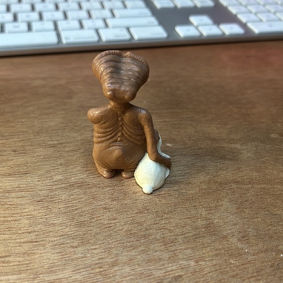 E.T. With Rabbit - Picture 2 of 7